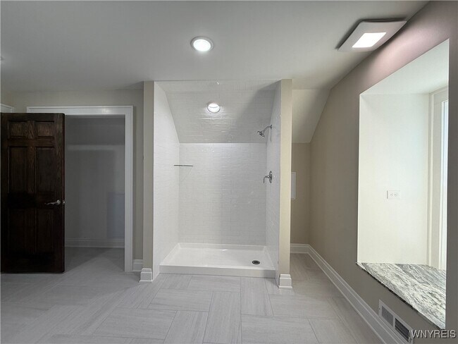 Building Photo - 336 Germania St