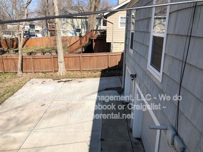 Building Photo - 8234 Main St