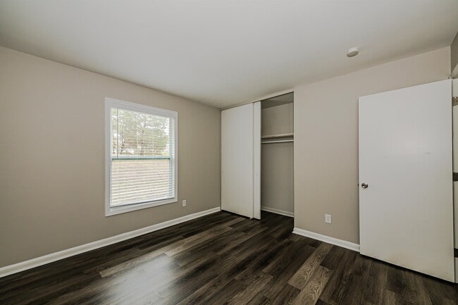 Building Photo - 735 Edgegreen Dr