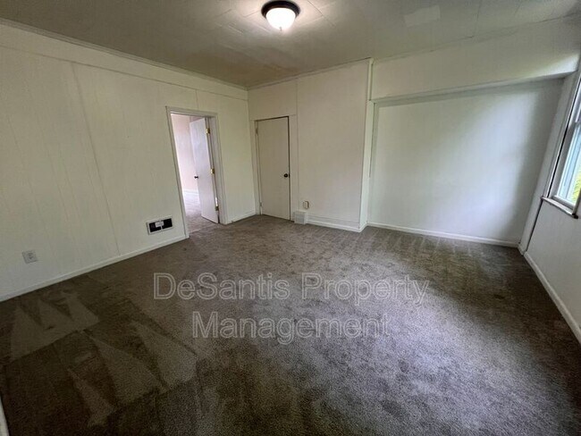 Building Photo - 1104 Brabec St