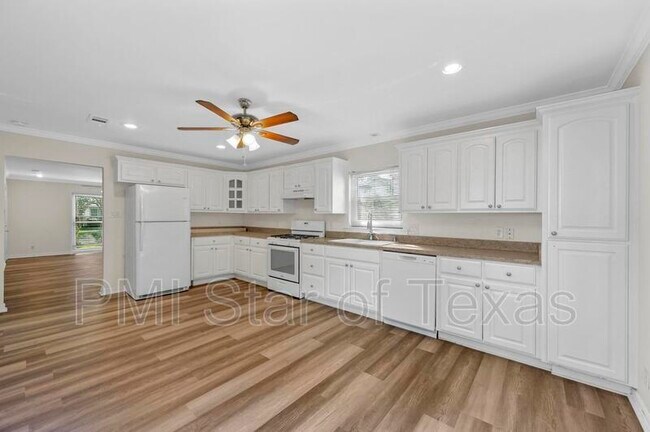 Building Photo - 1321 Casa Vale Dr