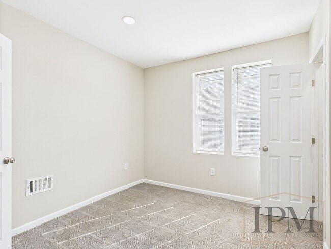 Building Photo - Available Now - Charming 3 Bedroom, 2 Bath...