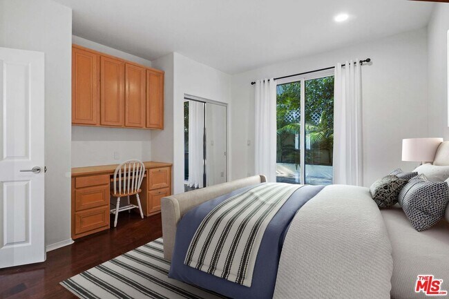 Building Photo - 6457 Zuma View Pl
