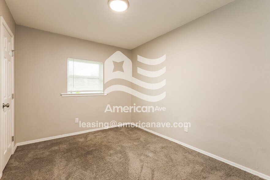 Building Photo - 912 Meadowridge Dr