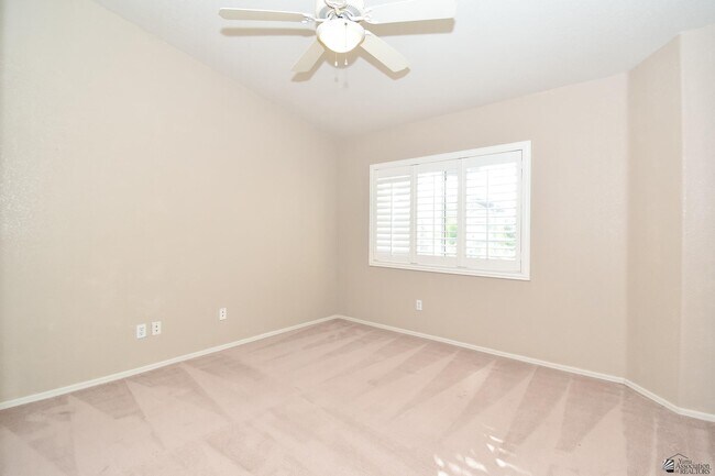 Building Photo - 8406 E Lorenzo Ln