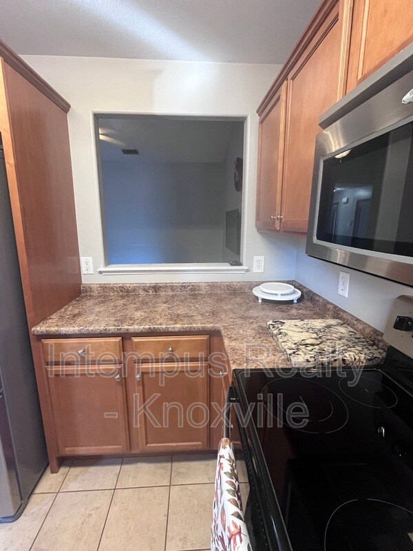 Building Photo - 1420 Hazelgreen Way