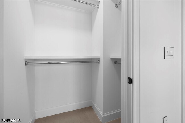 Building Photo - 23191 Fashion Dr