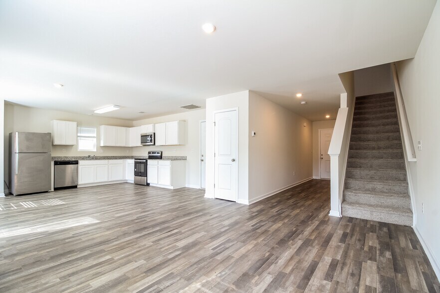 Building Photo - 246 Wadsworth Rd