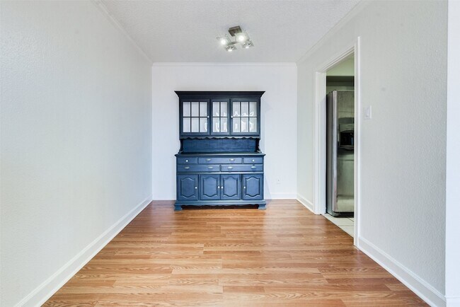 Building Photo - 2229 Mimosa Dr