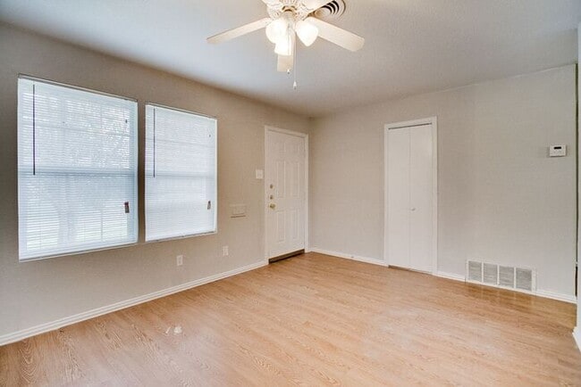 Building Photo - No Application Fees* $500 off 1st months r...