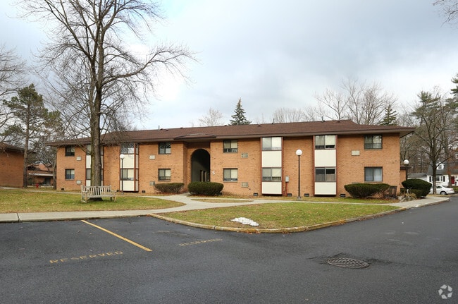 Primary Photo - St. Simeon I Apartments