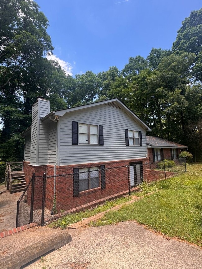 Building Photo - 1120 Sweetwater Cir