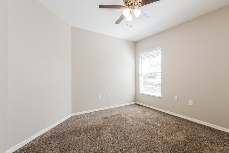 Building Photo - 13610 Ogakor Dr