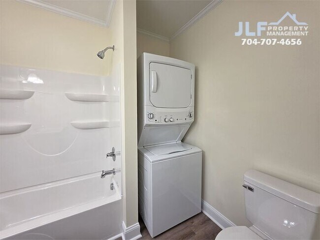 Building Photo - Fully Renovated 2 Bed/1 Bath Ranch in Salisbury!