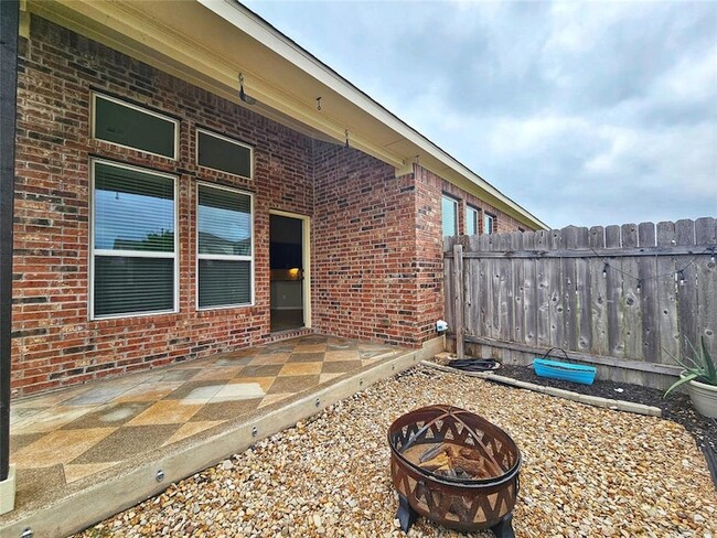 Building Photo - 637 Palmilla St