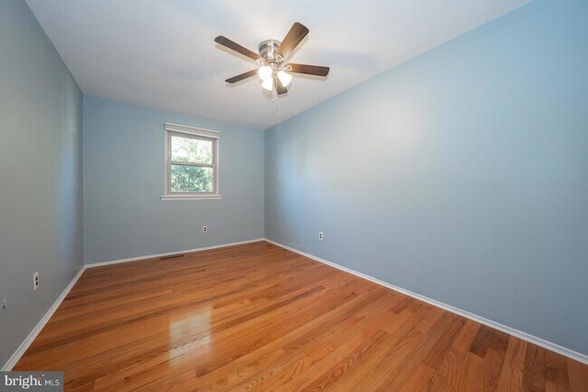 Building Photo - 403 Woodside Cir