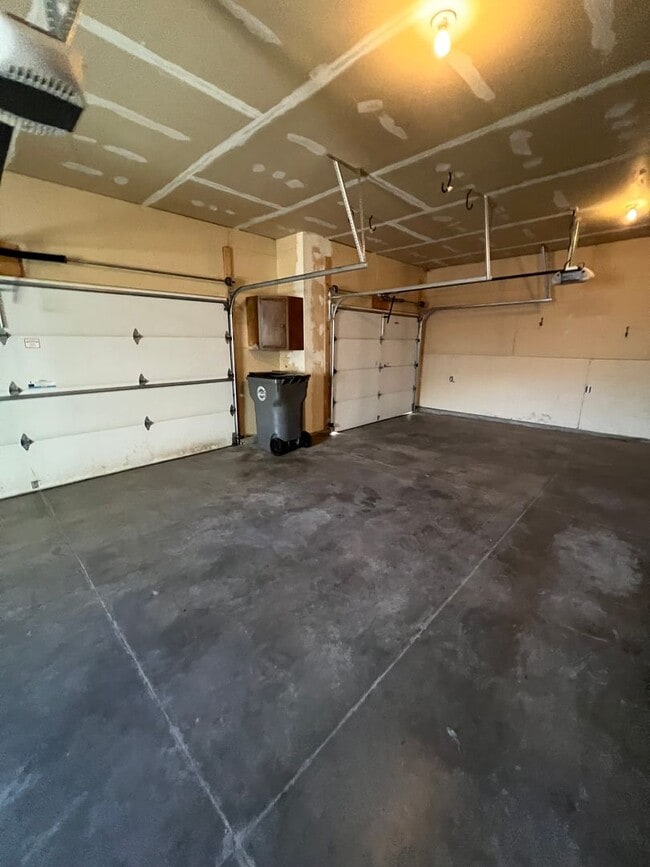 Building Photo - Big, Beautiful Home in Black Hawk/Summerse...