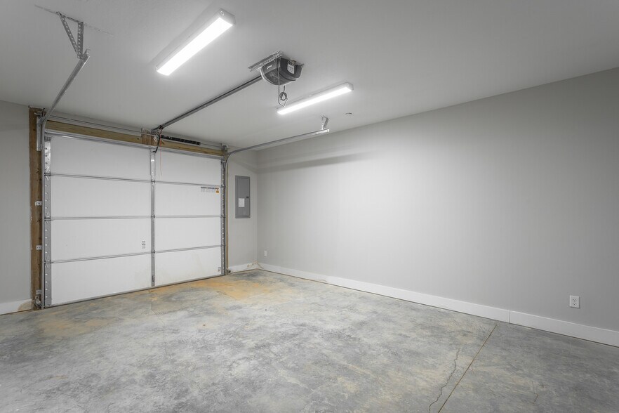 Building Photo - 7175 Garden Grove Way