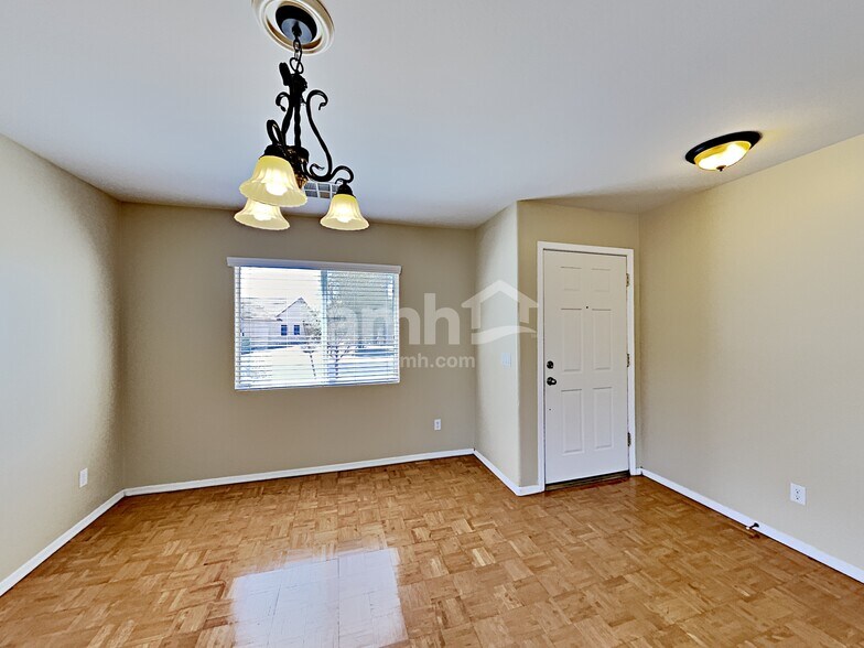 Building Photo - 22570 W Mohave St