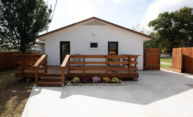 Building Photo - Charming Fully Remodeled Home in the Heart...