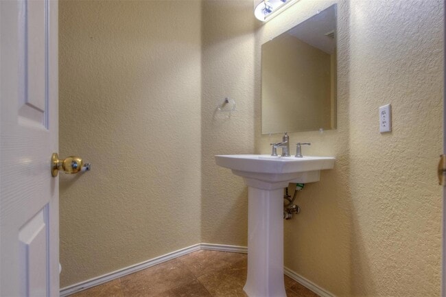 Building Photo - 14721 Noya Dr