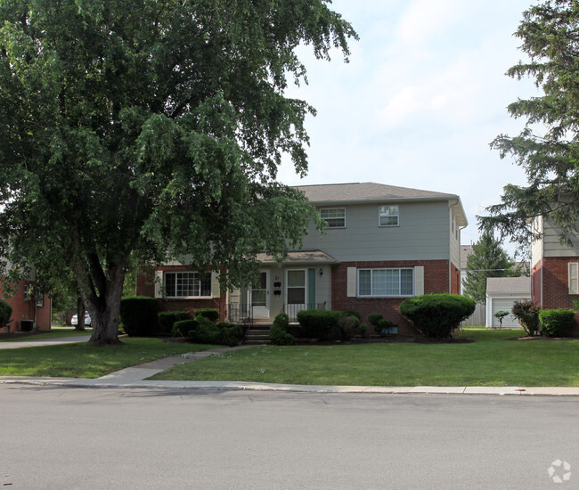 Williamsville Commons - Greens on Mill Townhomes