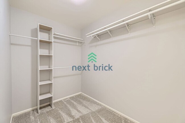 Building Photo - A beautiful 3 bedrooms and 2.5 bathrooms h...