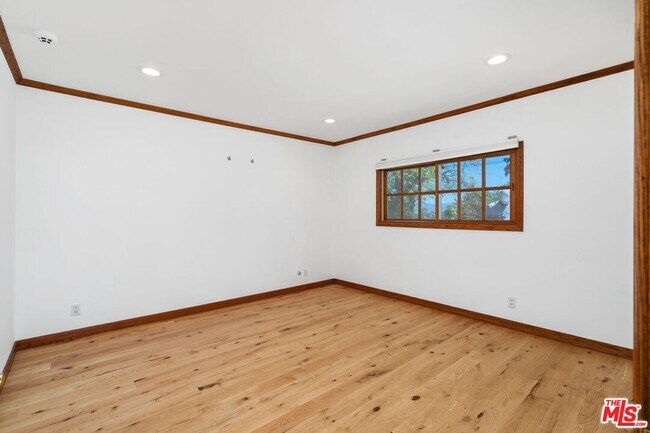 Building Photo - 21663 Ulmus Dr