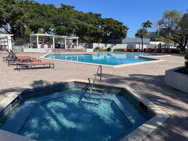 Building Photo - 1470 NE 123rd St