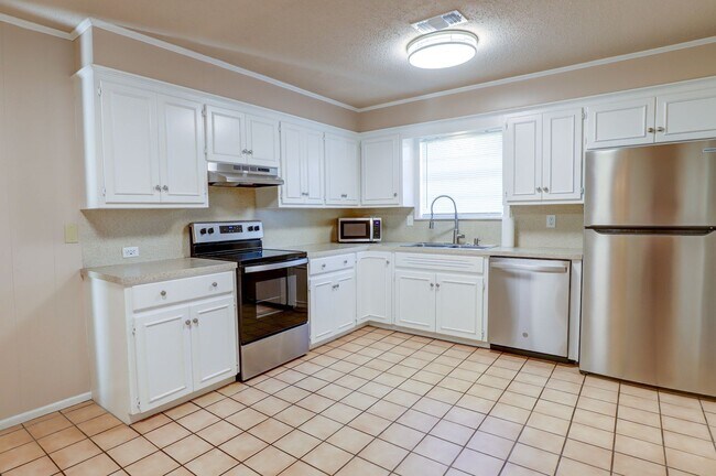 Building Photo - 3 Bedroom 2 Bathroom House in Texarkana, TX