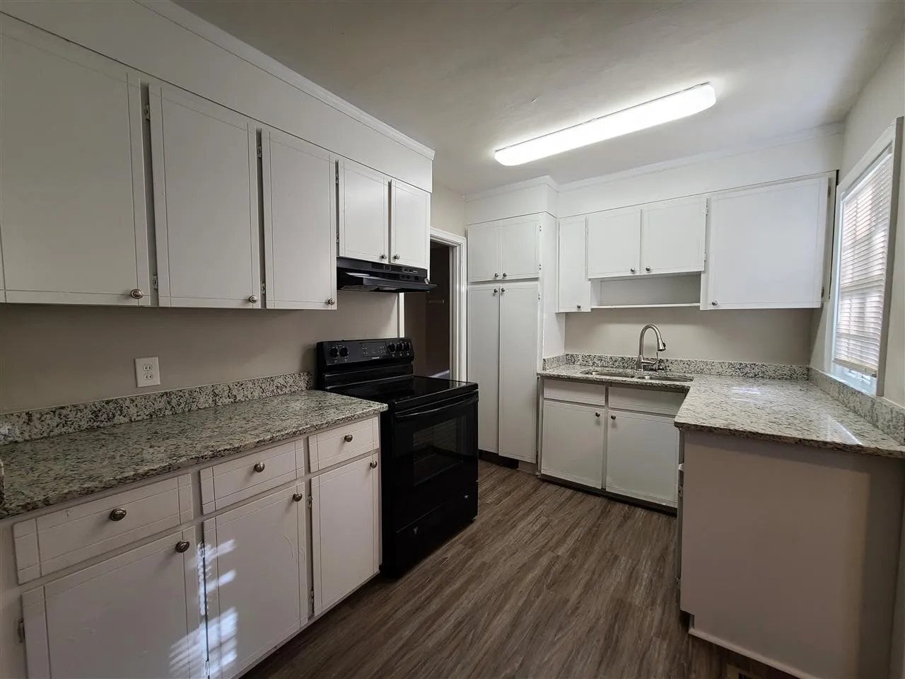 Building Photo - 406 Chamlee Dr