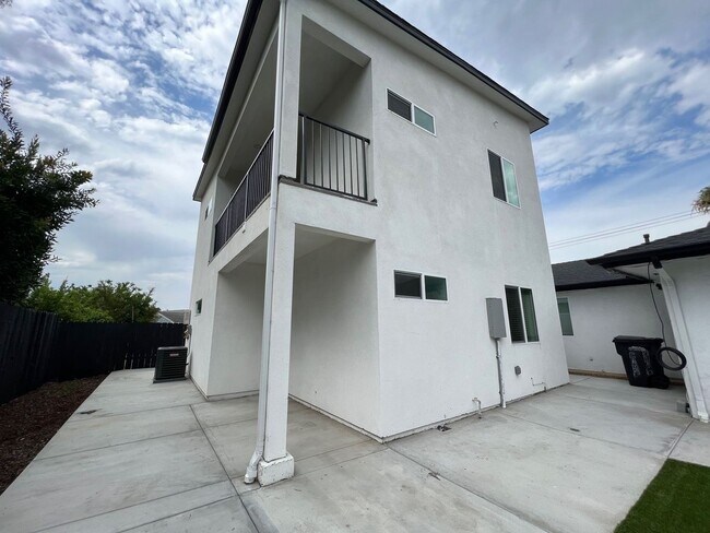 Primary Photo - 4BD/2BA, Quick Walk to Campus!