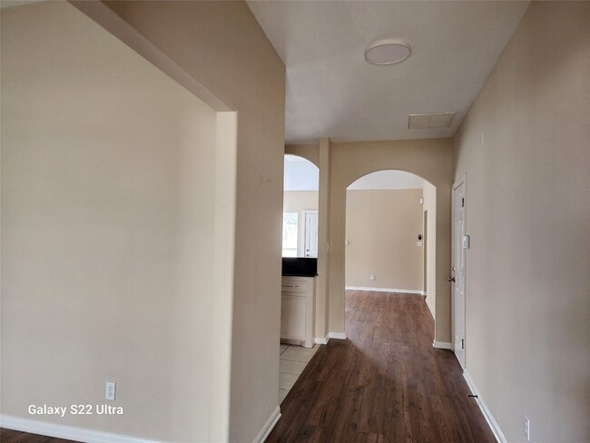 Building Photo - 1926 Wavell St