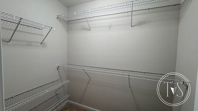 Building Photo - RATE DROP ALERT (was $2400/month) and SUMM...