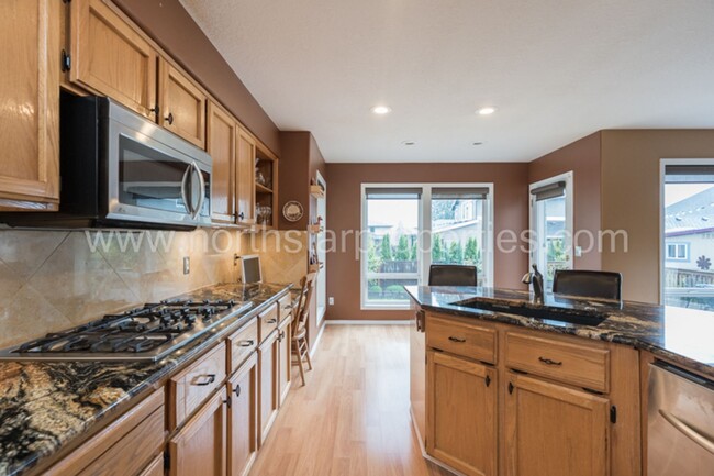 Building Photo - Beautiful Spacious Home in Tigard