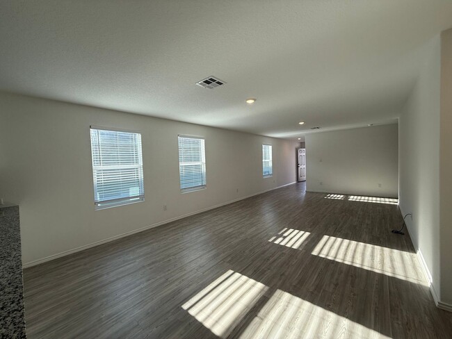 Building Photo - Dream Home in Seguin- 3 Bedroom / 2 Bath -...