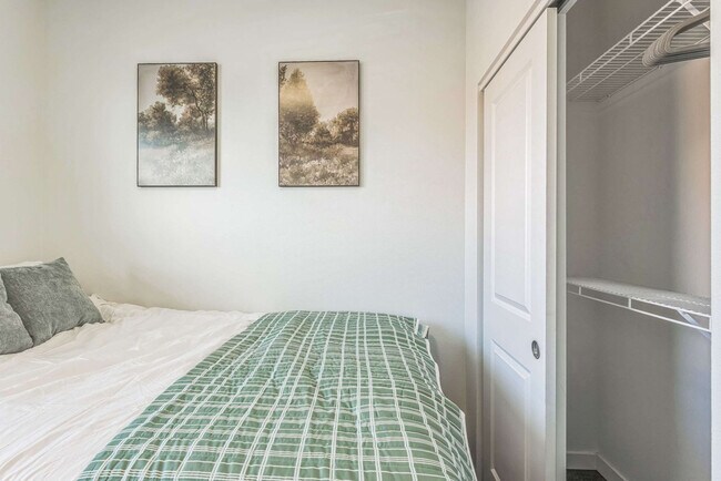 Building Photo - 305 E Front St