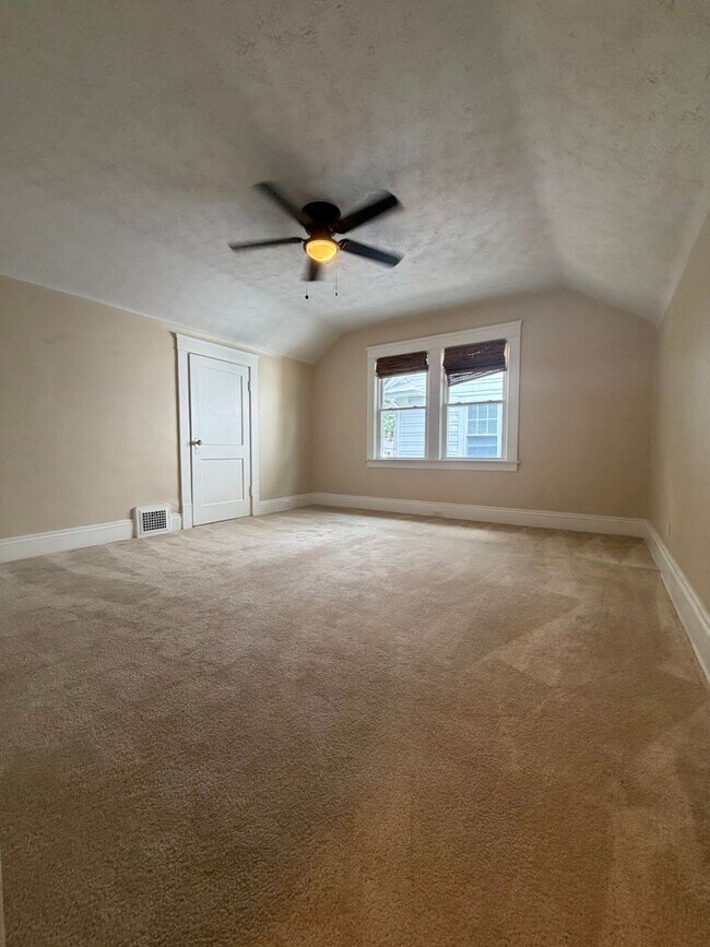 Building Photo - 13048 Cedar Rd