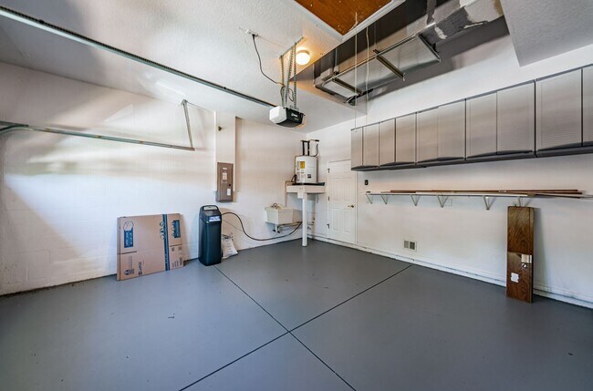 Building Photo - 2624 Tottenham Dr