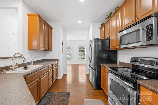 Building Photo - 834 Daly Cir