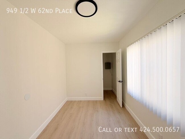 Building Photo - 949 1/2 W 62nd Place-