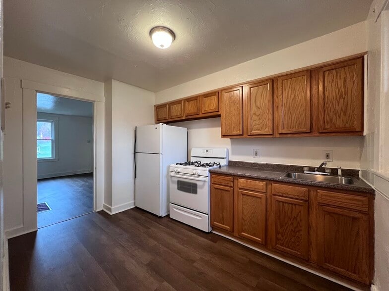 Building Photo - 614 Short St