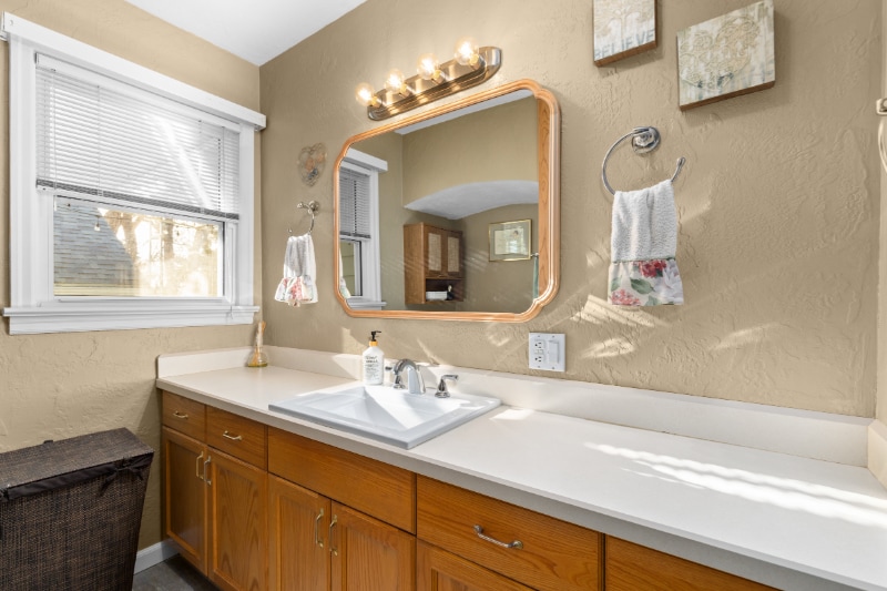 Building Photo - 1204 Avenue E