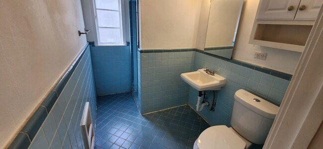 Building Photo - For Rent- Terrell Hills -2bed, 2 bath Home