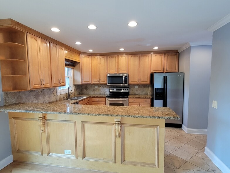 Building Photo - 2116 Rugen Rd