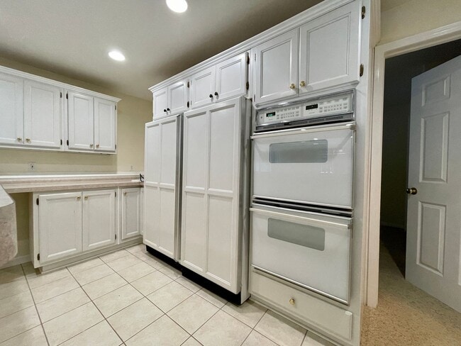 Building Photo - Spacious 4 Bedroom 3 Bathroom home