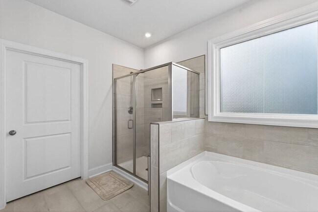 Building Photo - Like New 4BR Ranch with Modern Finishes & Prime Location in Elgin
