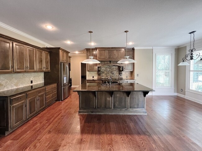 Building Photo - SEE IT NOW: Luxury 5-Bed Home in Wilshire ...