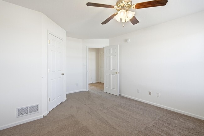 Building Photo - 2413 Northampton Dr