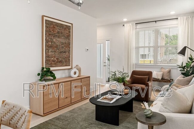 Building Photo - 700 N Dupont Ave